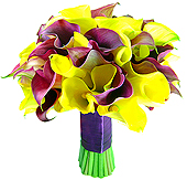 Mix de Callas amarelas e roxas compõem este maravilhoso bouquet de noiva