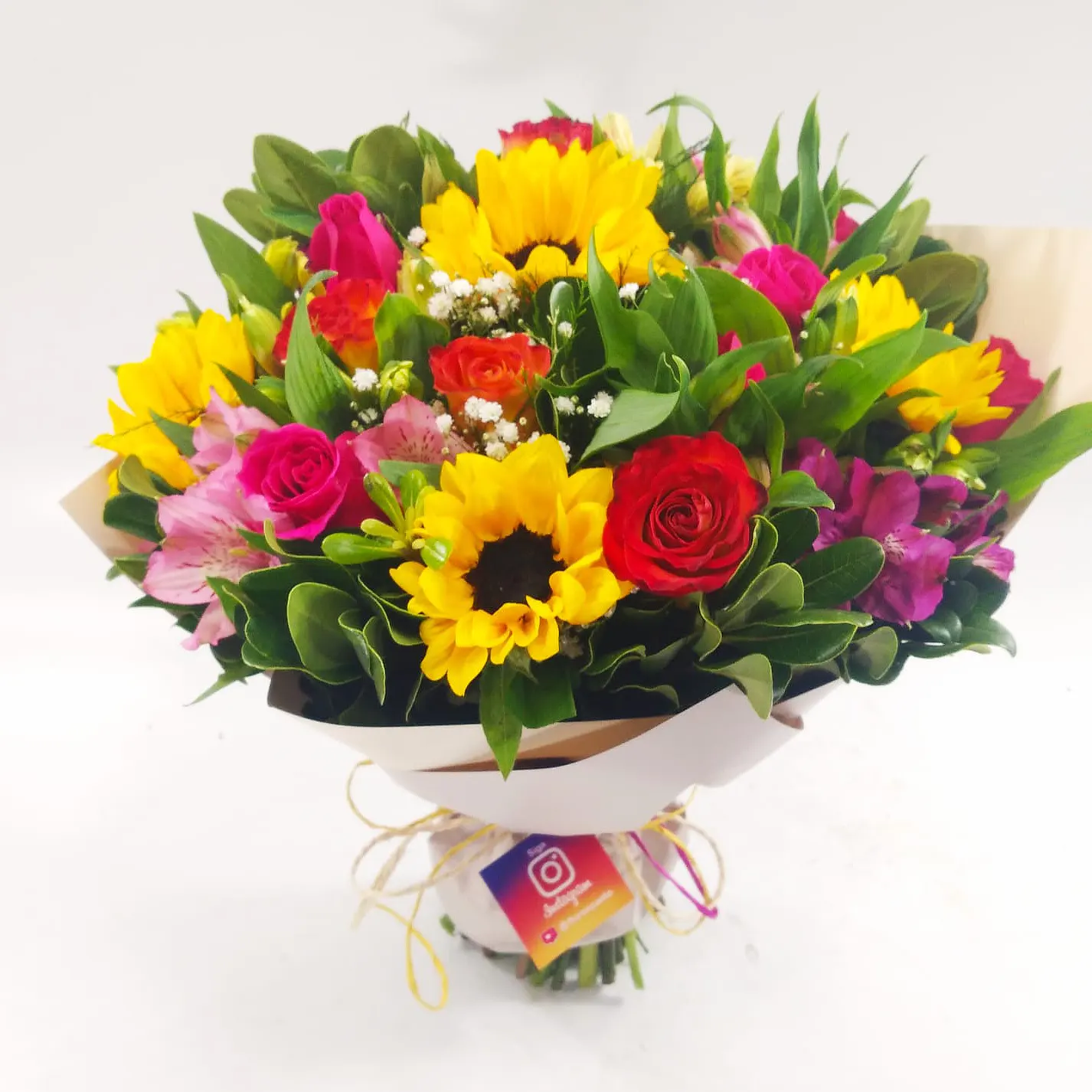 Buquês de Flores Mistas: A Combinação Perfeita de Cores e Aromas