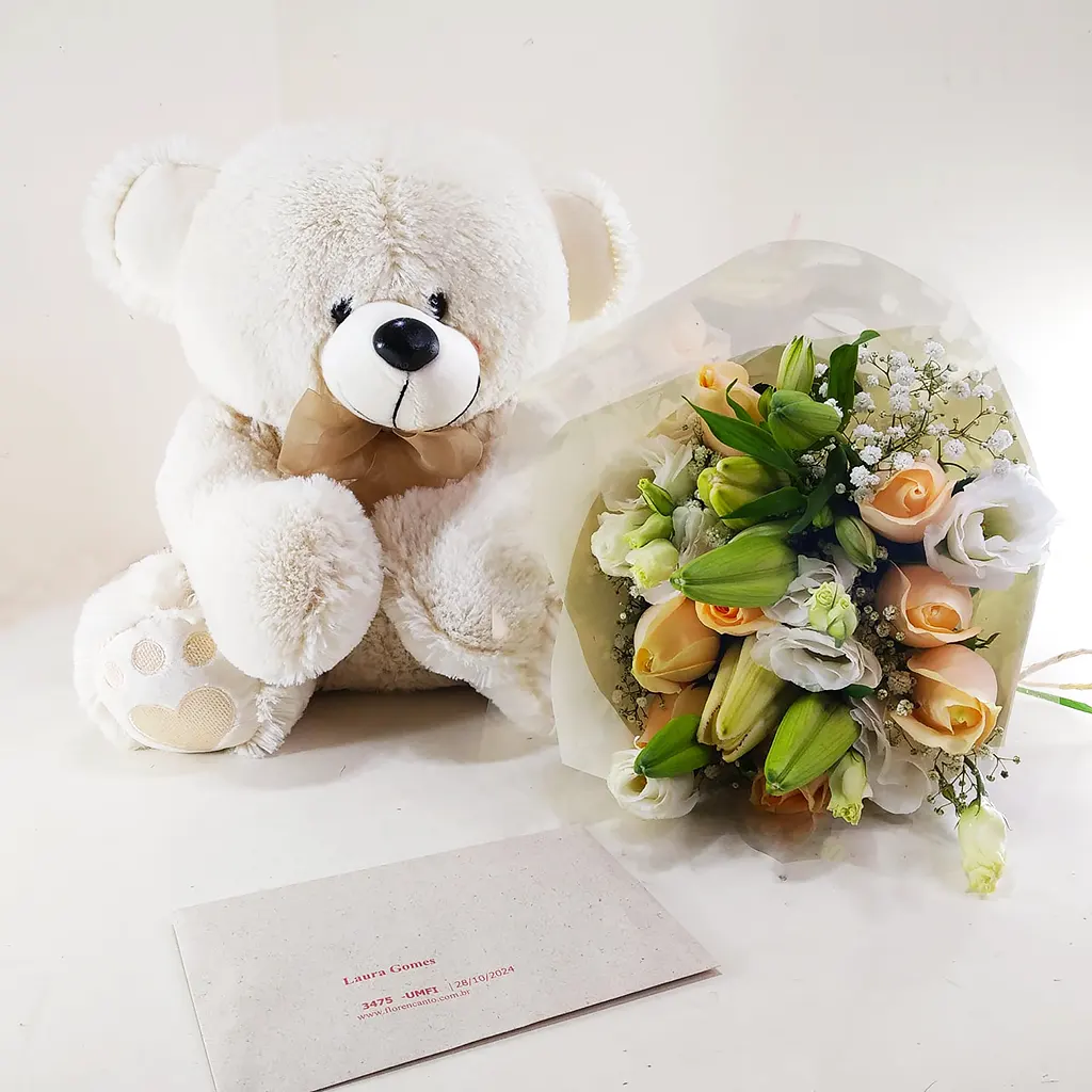 Urso de pelúcia baby com flores brancas, presente delicado para maternidade