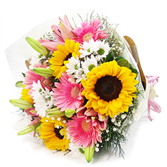 Girassóis são energia boa, mini margaridas são amizade gostosa, lírios são admiração e gérberas cor de rosa são carinho. Deixe as flores falarem por você e encantarem com sua beleza. Faça a diferença na vida de alguém especial. 